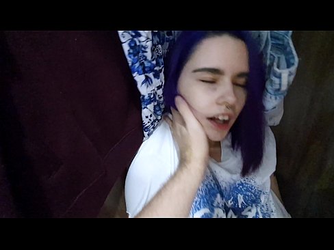 ❤️ Pom kuv tus ntxhais hauv lub txee dai khaub ncaws thiab pab nws cum Liab porn ntawm porn hmn.drpornofilme.ru ﹏